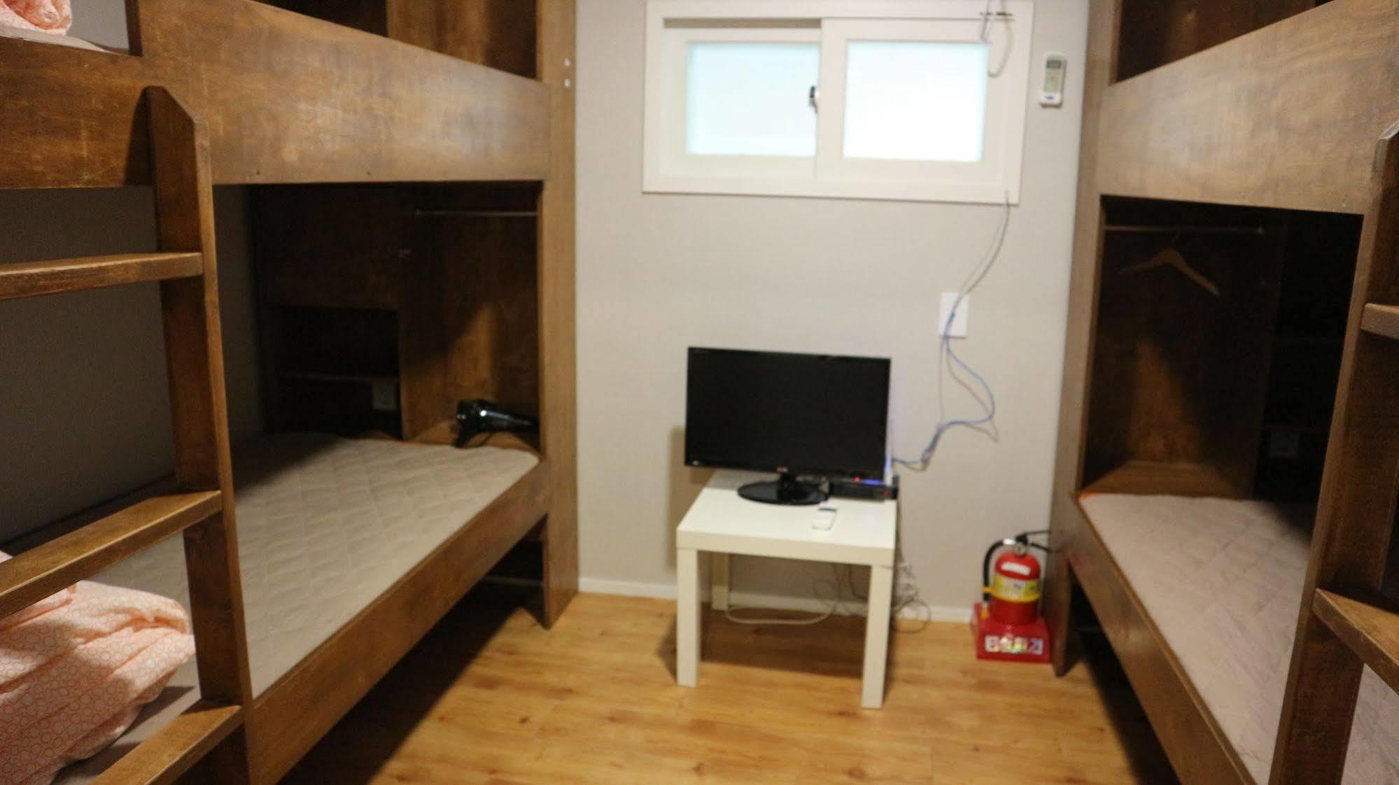 Zzzip Guesthouse In Hongdae Seul Zewnętrze zdjęcie